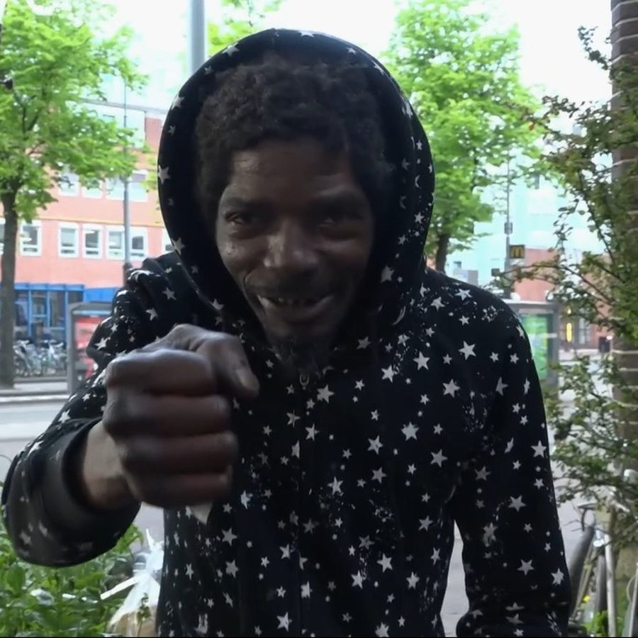 Vrolijkste Overtreder, Poepen in een schoen, Pak me dan